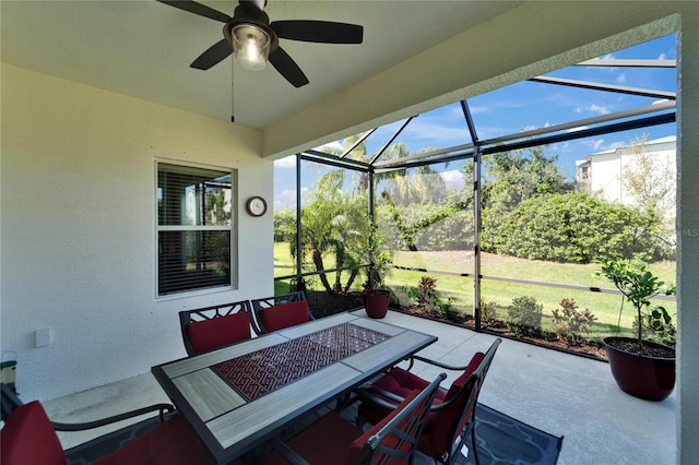 sunroom featuring a ceiling fan