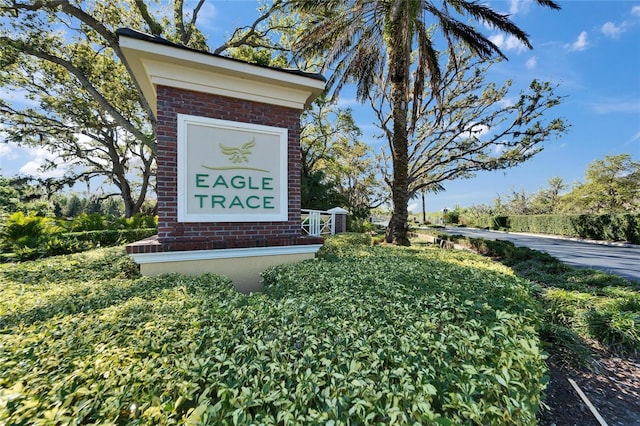 view of community / neighborhood sign