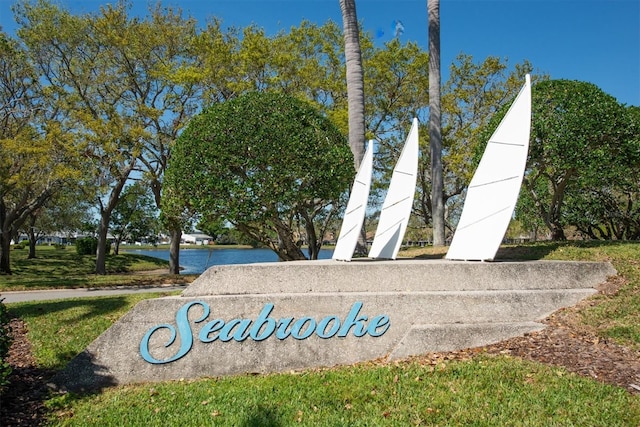 view of community / neighborhood sign