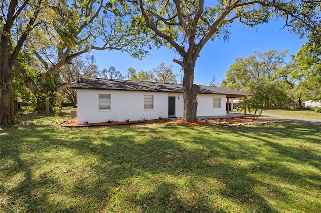 back of house featuring a lawn