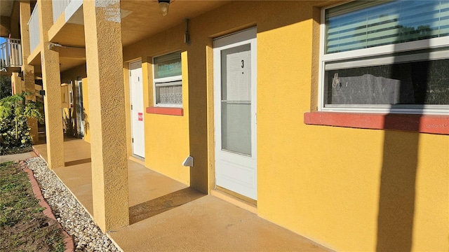 property entrance featuring stucco siding