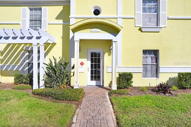 entrance to property with stucco siding