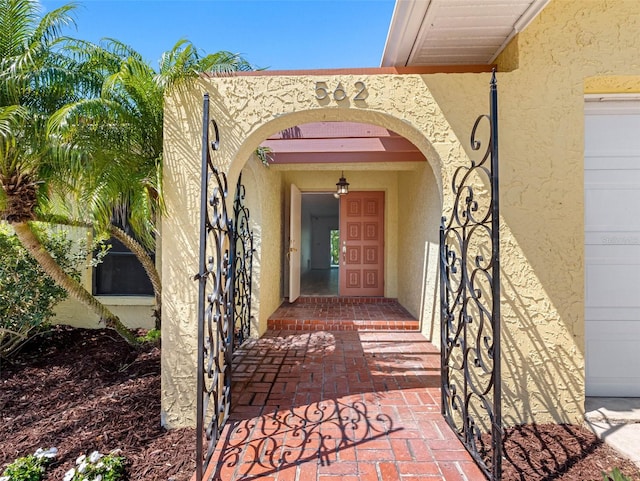 entrance to property with stucco siding