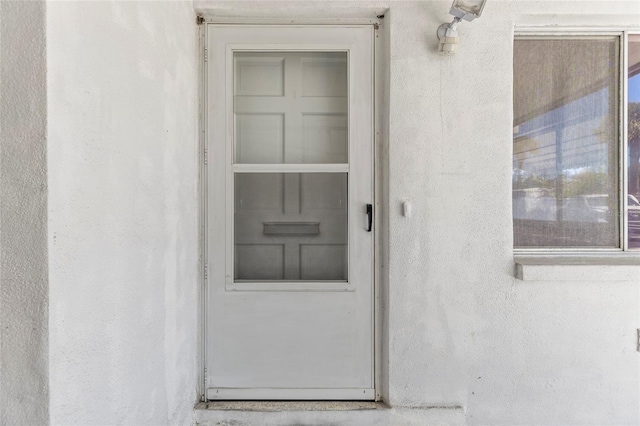 view of exterior entry with stucco siding