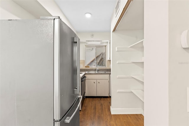 interior space with visible vents, dark wood-type flooring, and a sink