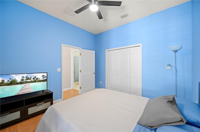 bedroom featuring light wood finished floors, visible vents, baseboards, a closet, and a ceiling fan