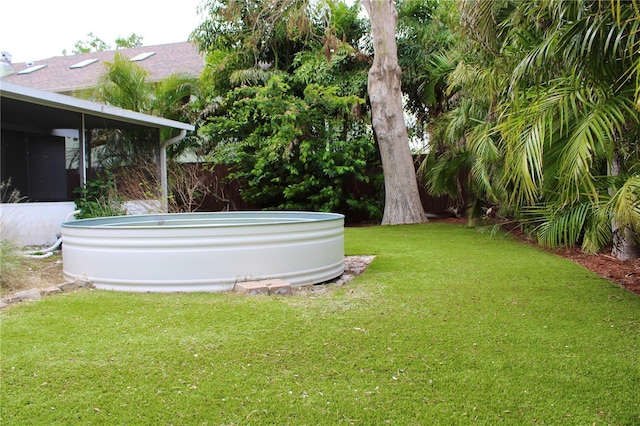 view of yard featuring a jacuzzi