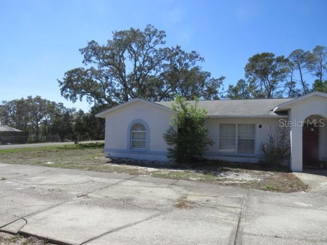 view of front of property featuring stucco siding