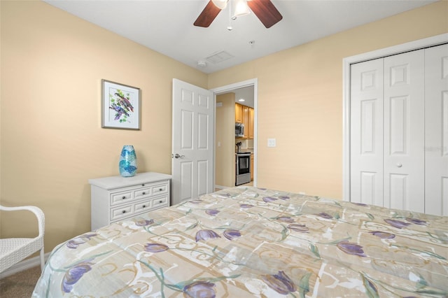 carpeted bedroom featuring a ceiling fan and a closet