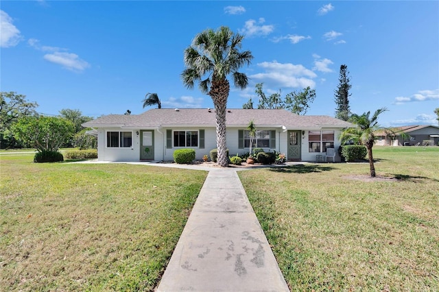 ranch-style home featuring a front lawn