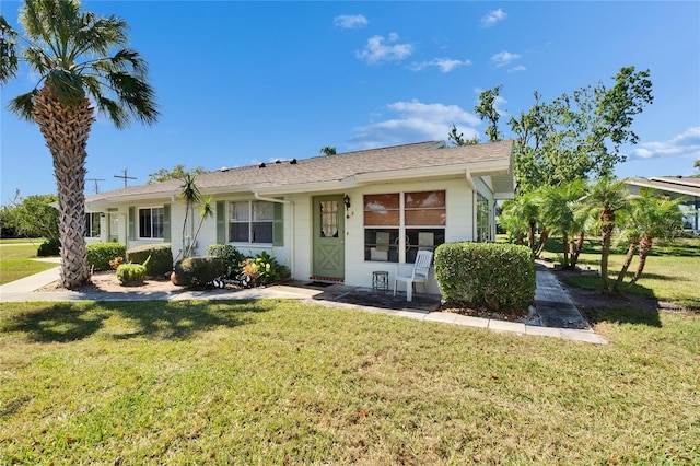 view of front of home featuring a front lawn