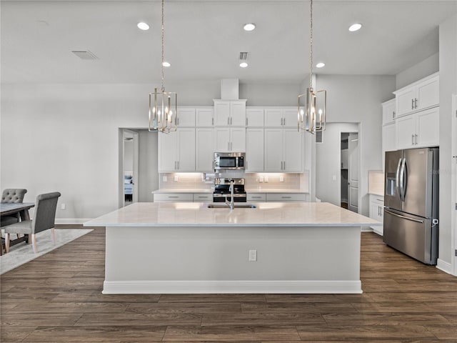 kitchen with a sink, a notable chandelier, dark wood-style floors, and stainless steel appliances