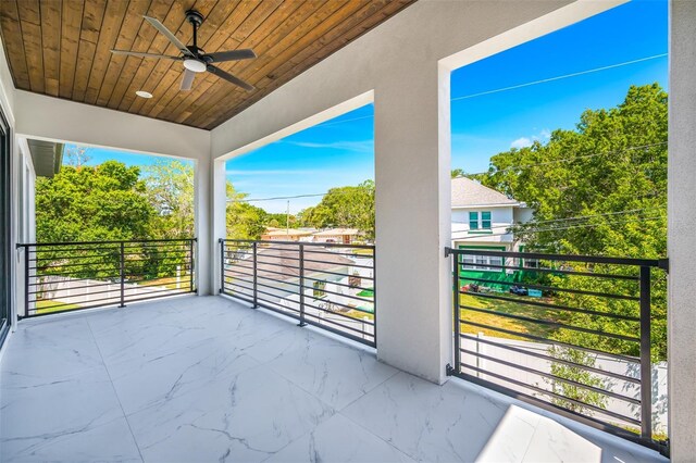 balcony featuring a ceiling fan