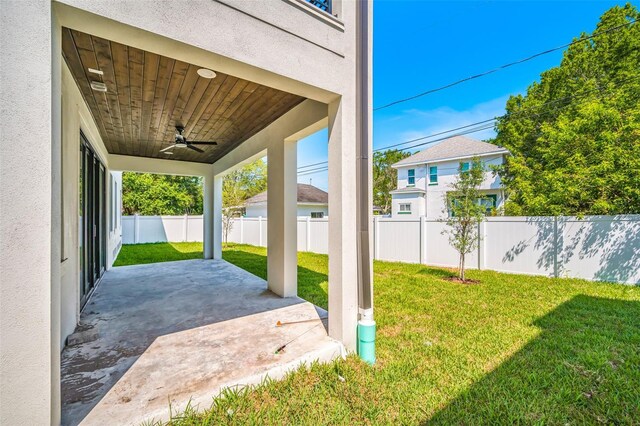 view of patio featuring a fenced backyard and ceiling fan