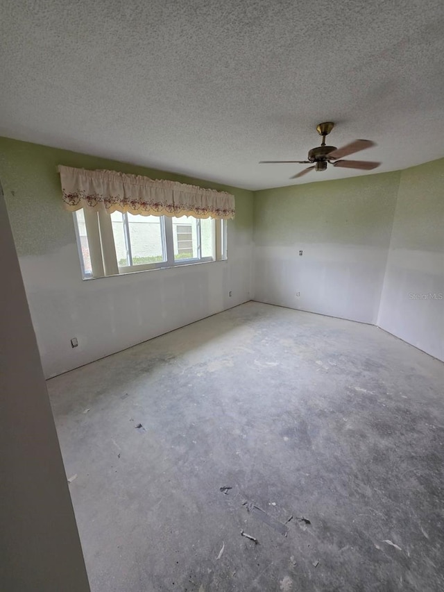 spare room featuring a textured ceiling