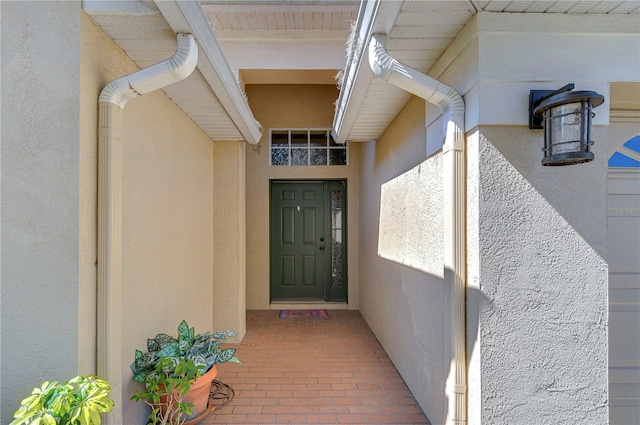 view of exterior entry featuring stucco siding