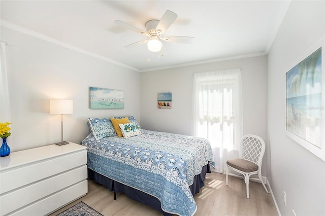 bedroom with light wood-style flooring, baseboards, ceiling fan, and ornamental molding