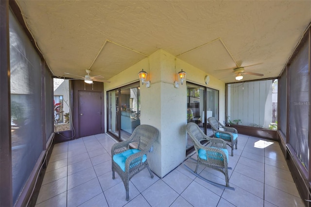 sunroom with ceiling fan