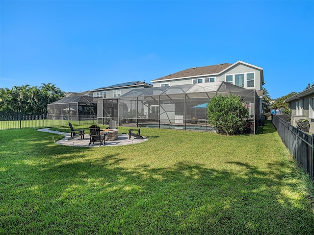 view of yard featuring a patio area, a residential view, fence private yard, and an outdoor fire pit