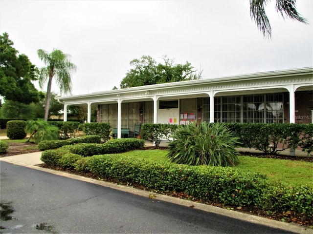 view of front facade