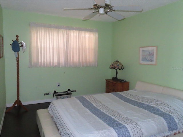 bedroom with baseboards and a ceiling fan