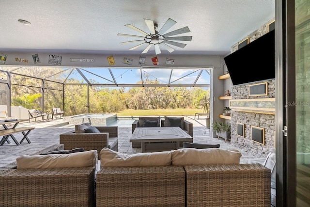 view of patio / terrace featuring outdoor lounge area, a lanai, a ceiling fan, and a pool with connected hot tub