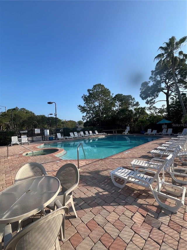 540 Somerhill Dr NE, Saint Petersburg, FL 33716 - photo 32