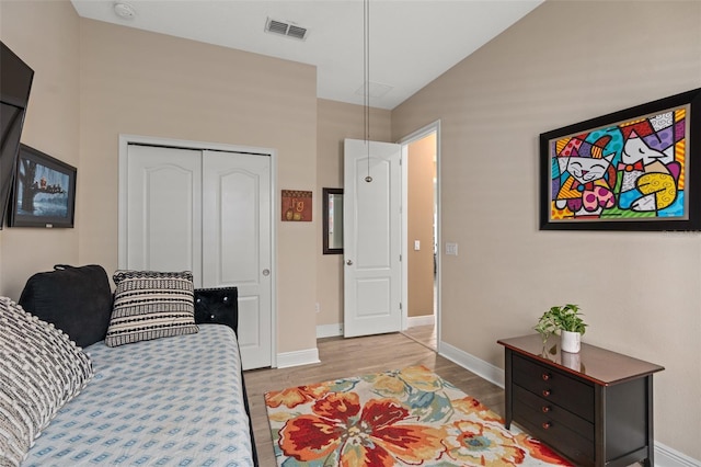 living room with visible vents, baseboards, and wood finished floors