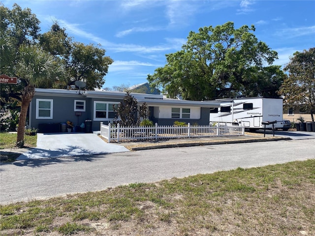 view of front of home with a fenced front yard