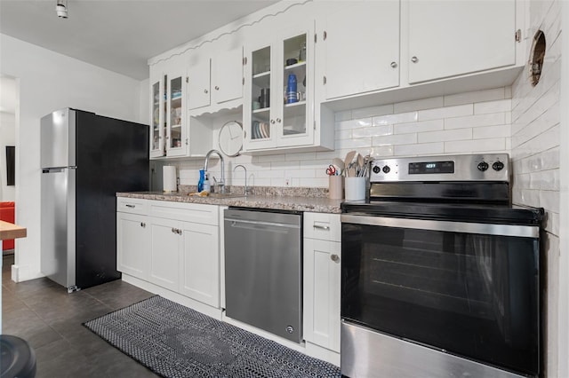 kitchen featuring a sink, stainless steel appliances, backsplash, and white cabinets