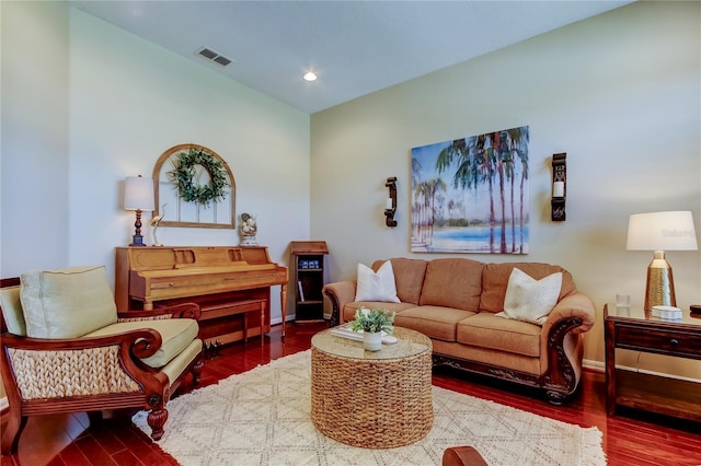 living area featuring visible vents, recessed lighting, baseboards, and wood finished floors