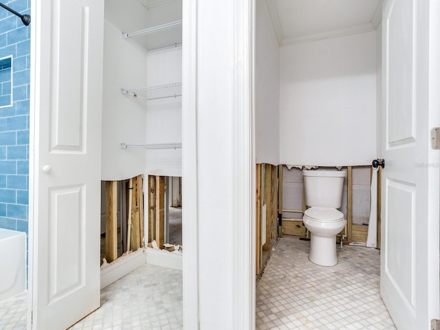 full bathroom with crown molding, a spacious closet, toilet, and a bathing tub