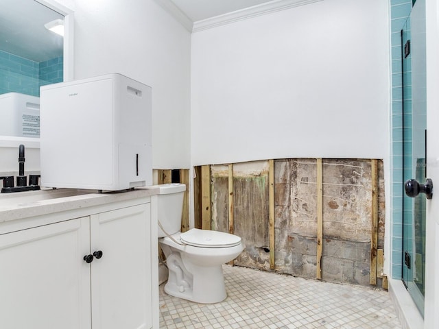 full bath with a shower with shower door, toilet, ornamental molding, and vanity