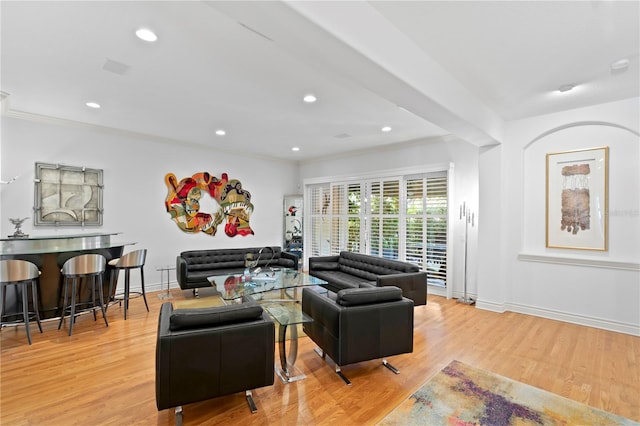 living room featuring light wood finished floors, recessed lighting, baseboards, and ornamental molding