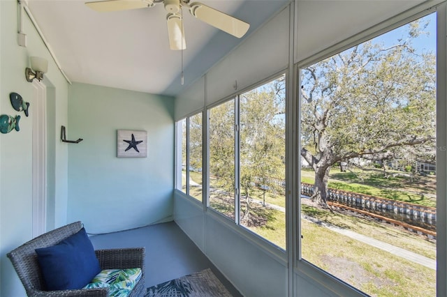 sunroom / solarium featuring ceiling fan