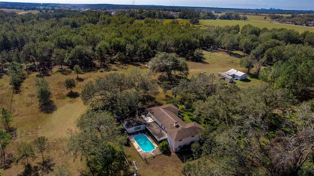 birds eye view of property featuring a wooded view