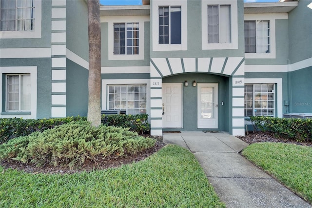 entrance to property with stucco siding