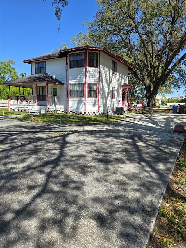 view of front of property