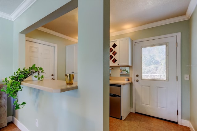 interior space with light tile patterned floors, baseboards, and ornamental molding