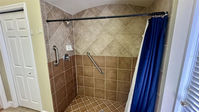 full bathroom featuring a stall shower