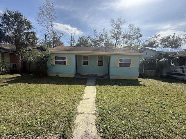 view of front of property with a front yard