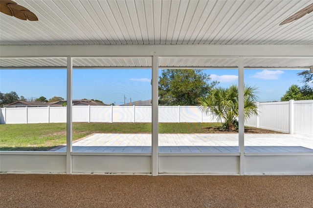 unfurnished sunroom with a healthy amount of sunlight and ceiling fan