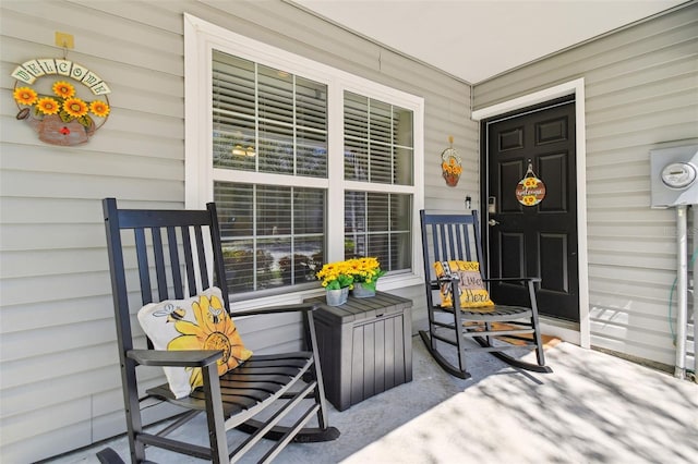 entrance to property featuring a porch