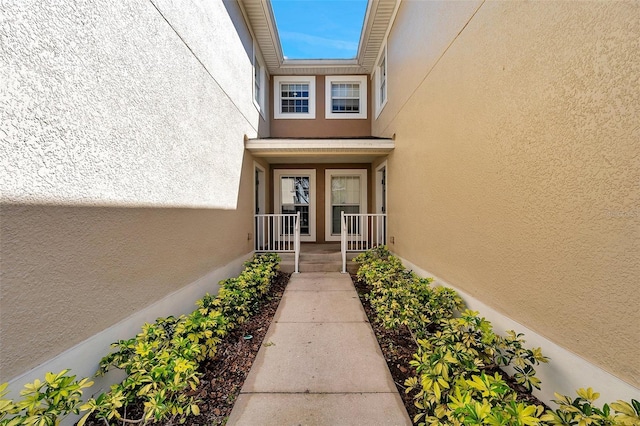 entrance to property with stucco siding