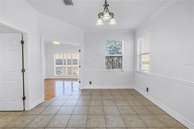 unfurnished room featuring light tile patterned flooring, visible vents, an inviting chandelier, and ornamental molding