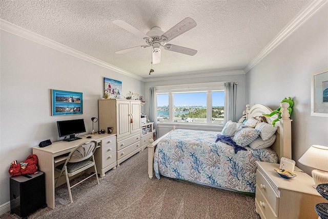 bedroom with a textured ceiling, crown molding, carpet flooring, and ceiling fan