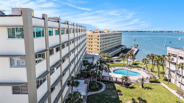 view of pool featuring a water view