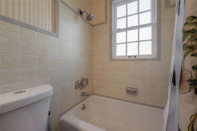 full bath featuring wallpapered walls, shower / bath combination with curtain, toilet, and tile walls