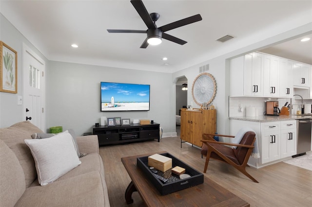 living area with visible vents, recessed lighting, light wood-type flooring, and a ceiling fan