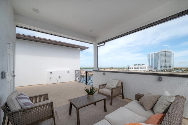 balcony featuring an outdoor hangout area and a view of city